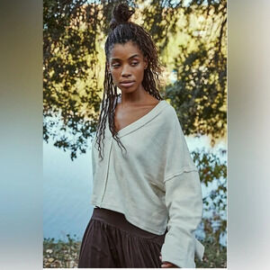 Nwot free people alyria solid pullover sweater